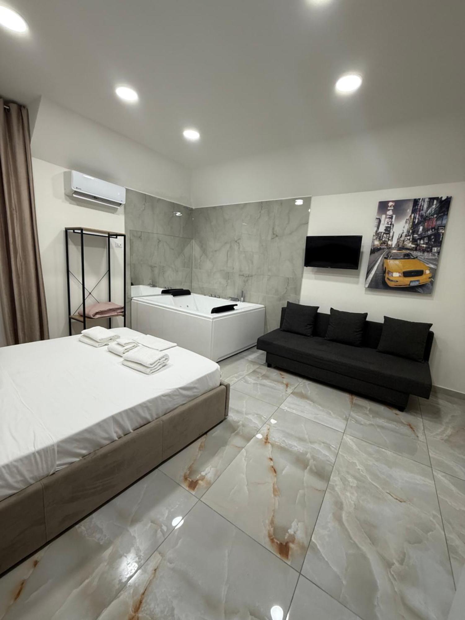 Caracciolo Suites 36 Napels Buitenkant foto